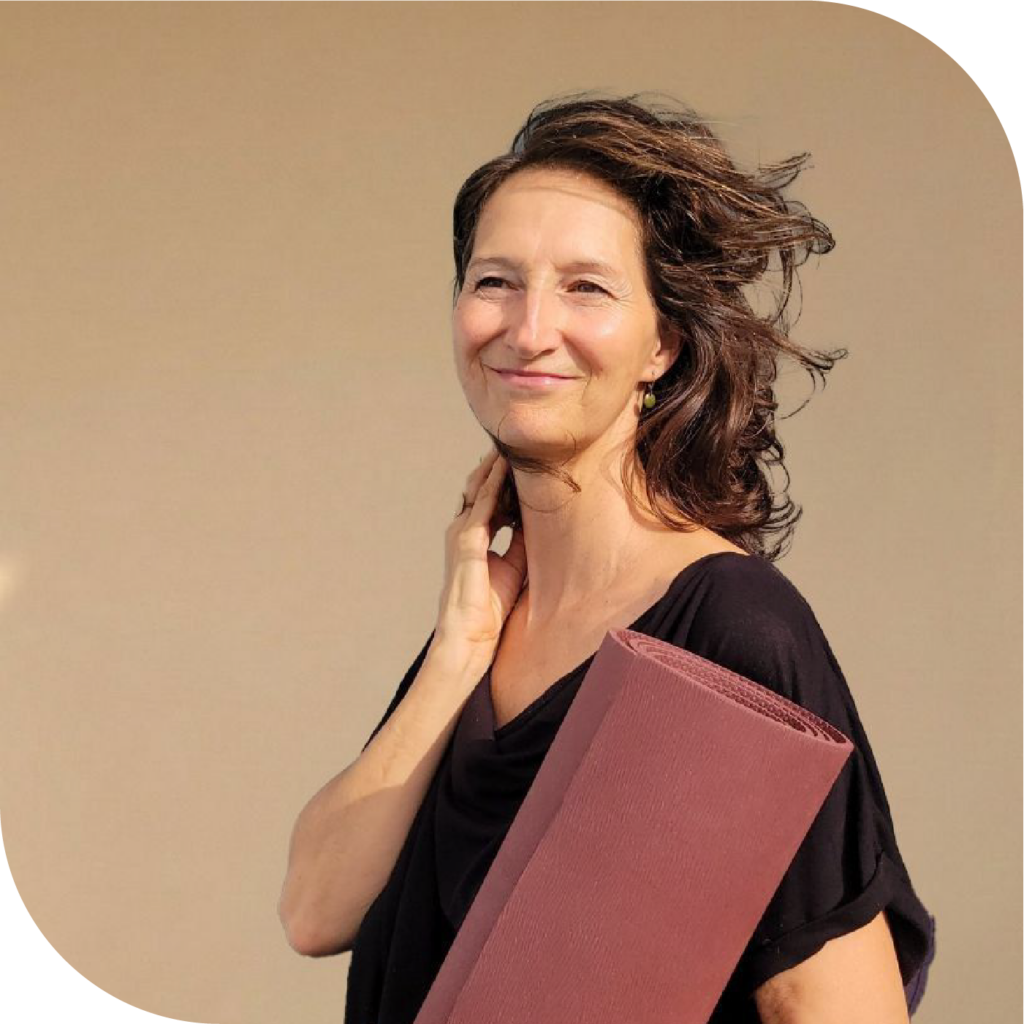 CHRYSTÈLE THEZE, yoga instructor